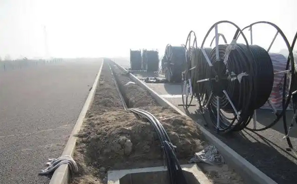 白银光缆施工如何应对复杂地形布线难题？